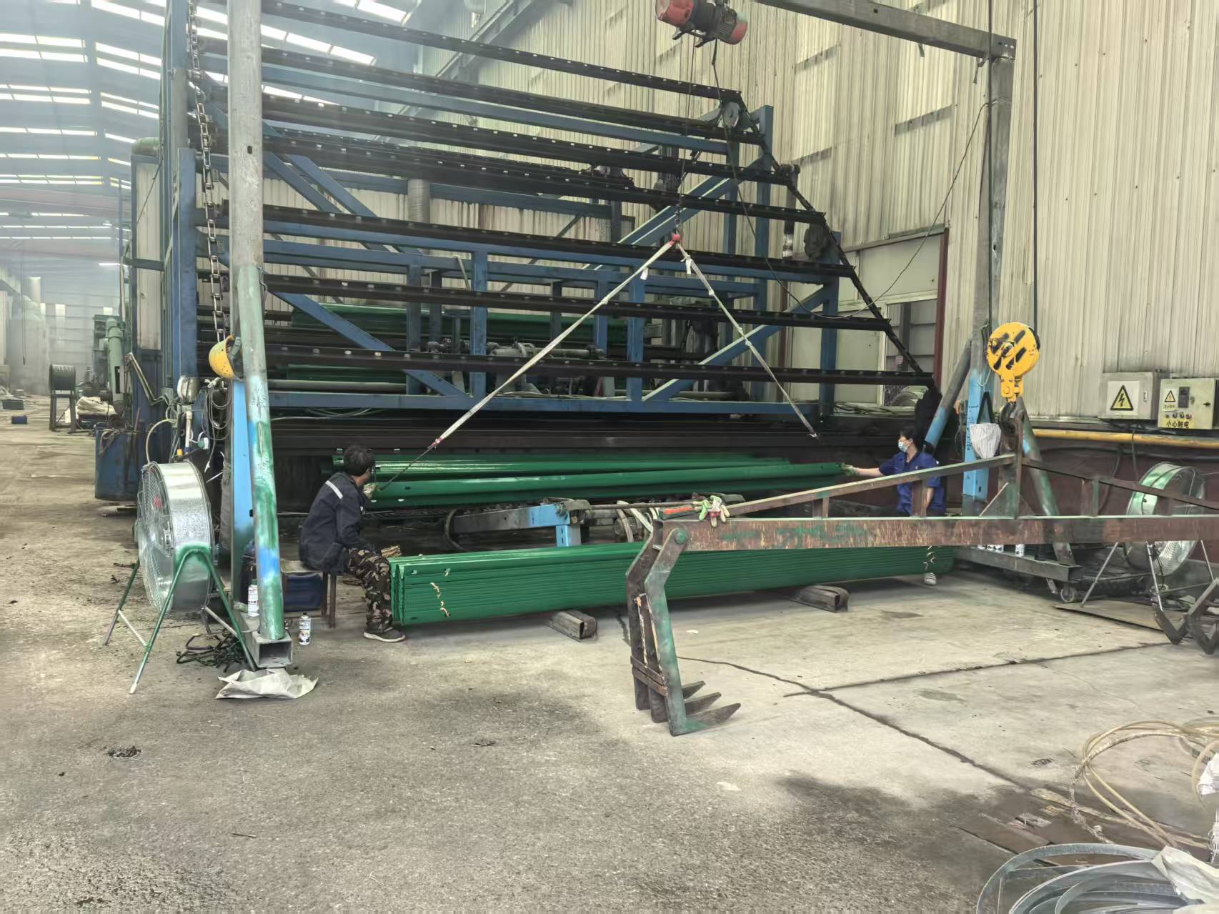 丹东市环氧锌基波形护栏环氧锌基波形护栏 - 价格